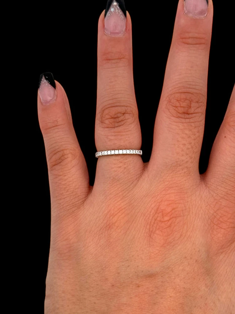 14K White Gold 0.20cttw Diamond Band, 6