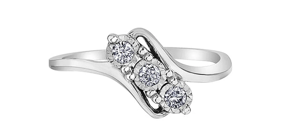 10K White Gold 0.15cttw Illusion Setting Diamond Ring - Size 6.5