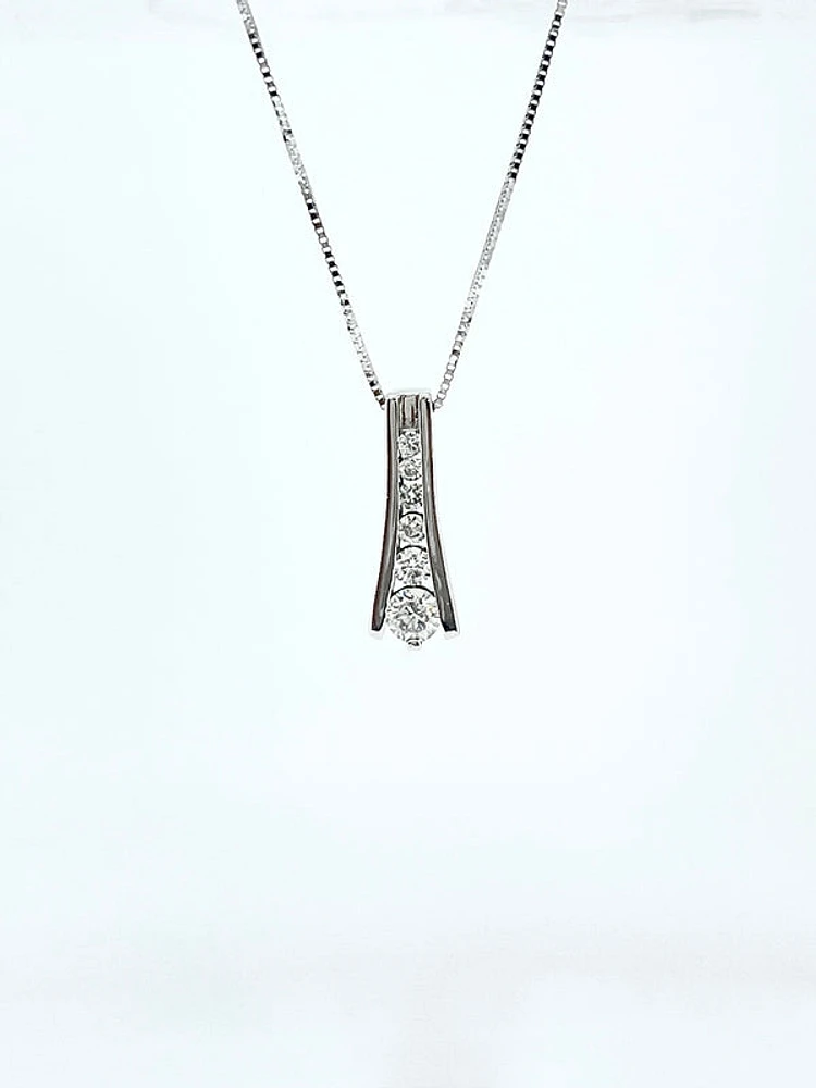 10K White Gold 0.31 Carat Diamond Pendant