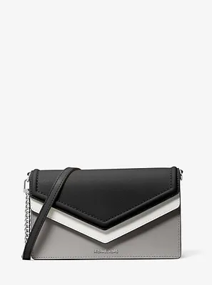 Grand sac enveloppe à bandoulière Jet Set en cuir Saffiano à blocs de couleurs