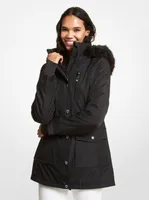 Parka à capuchon à garniture en fausse fourrure
