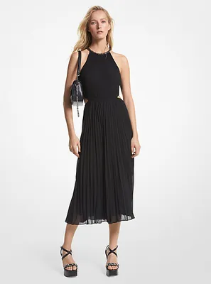 Robe en crêpe georgette plissé à découpes