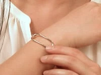 Oval Shape Bracelet in 10K Yellow Gold