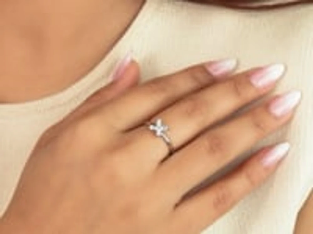 Diamond Cluster Ring with Petal Motif 10K White Gold (0.15 ct tw)