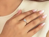 Diamond Cluster Ring with Petal Motif 10K White Gold (0.15 ct tw)