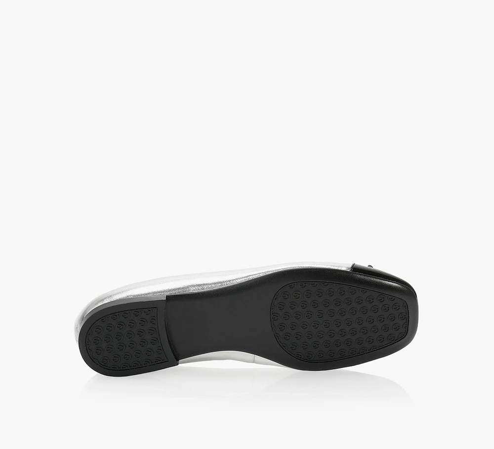 ZARI FLAT