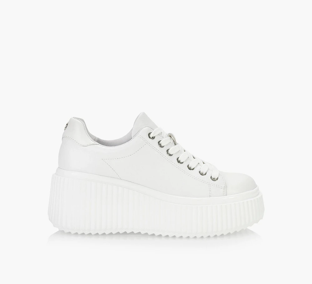 JESSIE SNEAKER
