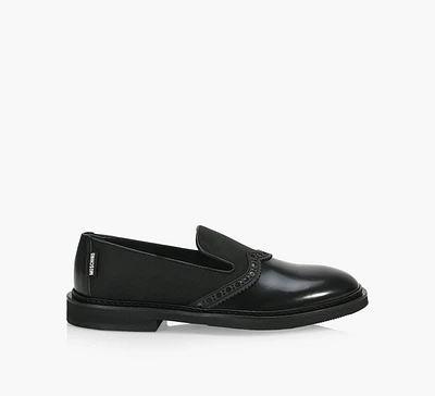 BROGUE SLIP ON