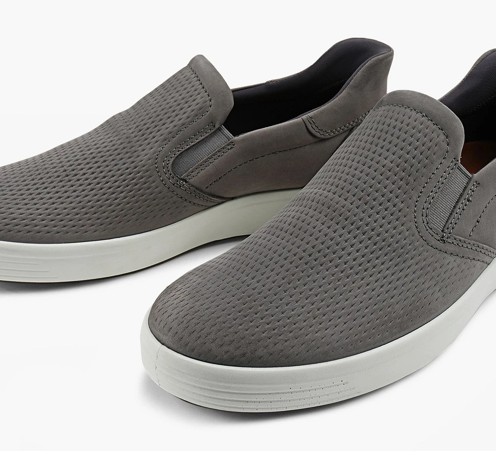 SOFT 7 M SLIP ON