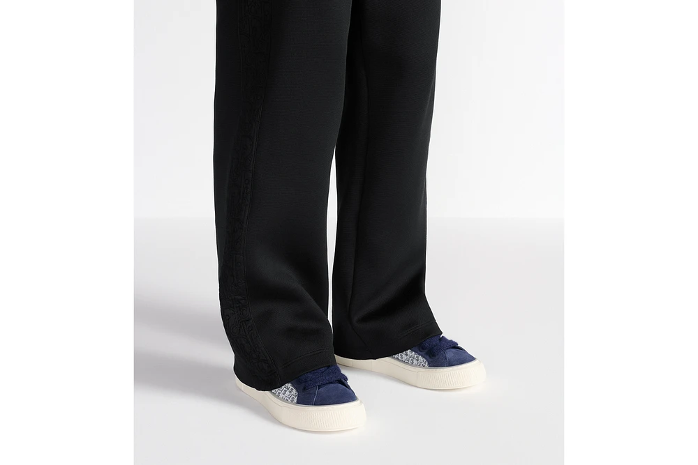 B33 Spin Sneaker