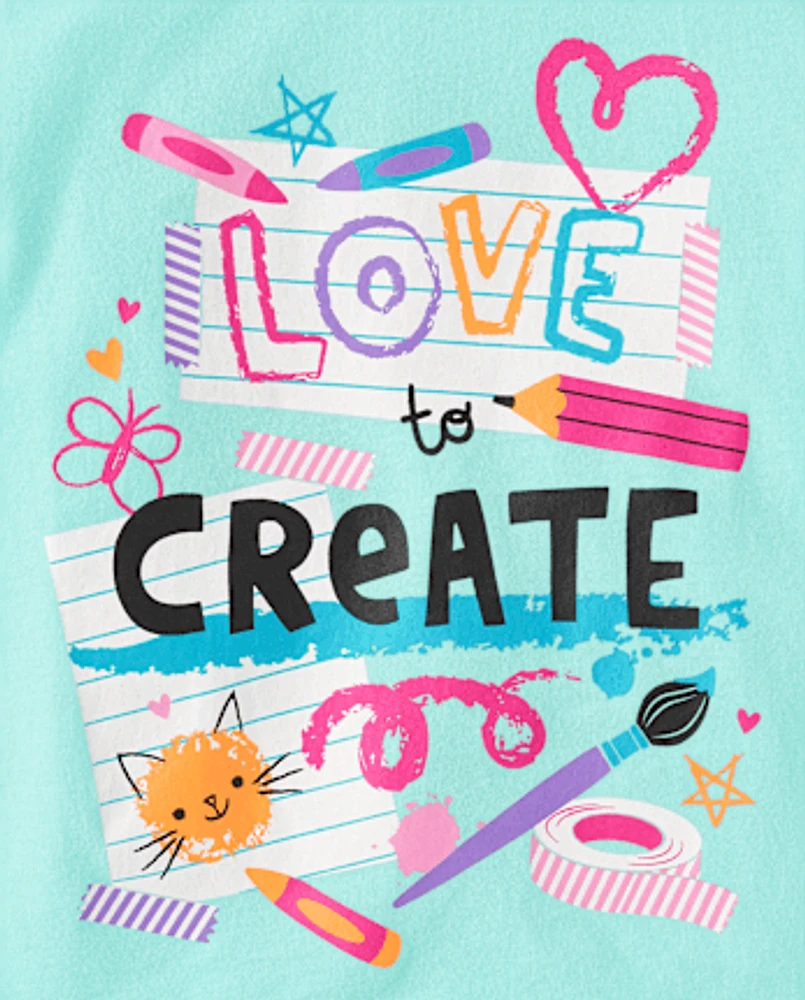 Les petites filles adorent créer des t-shirts graphiques