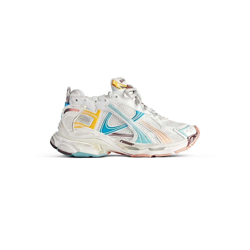 runner sneaker