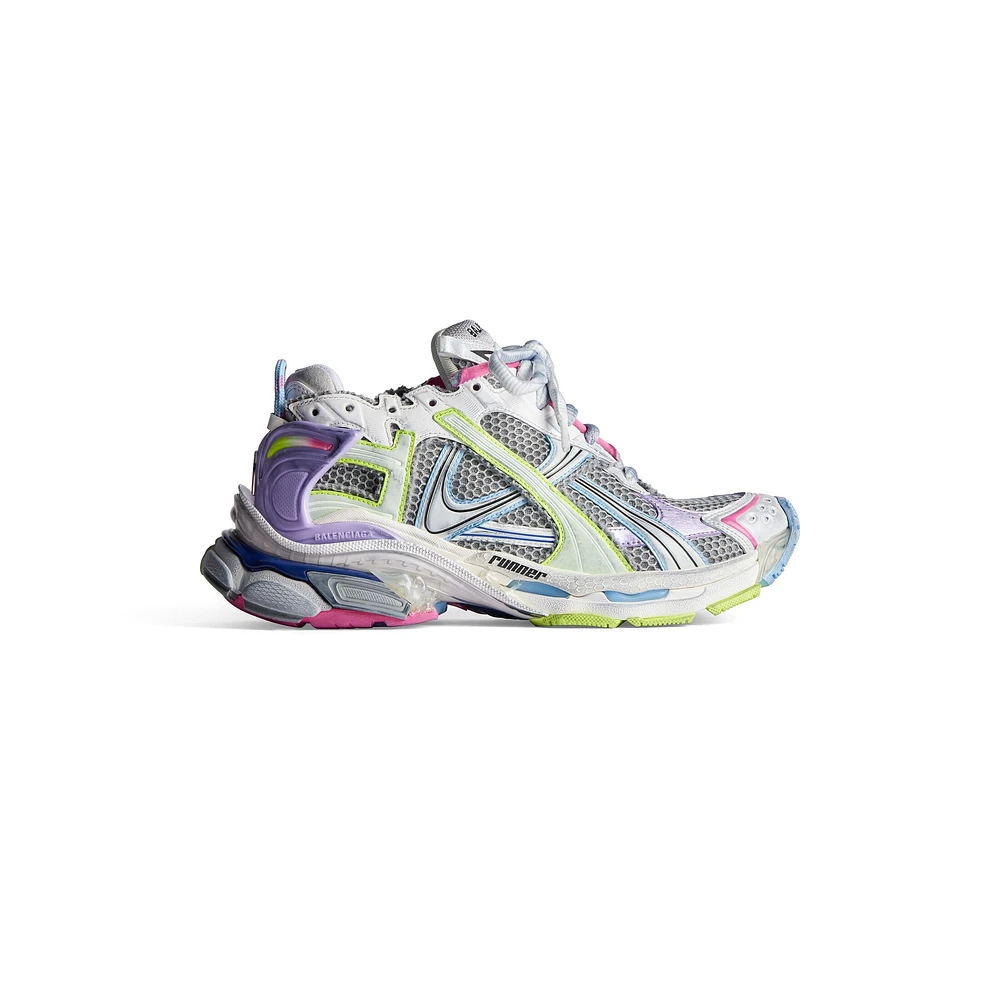 runner sneaker