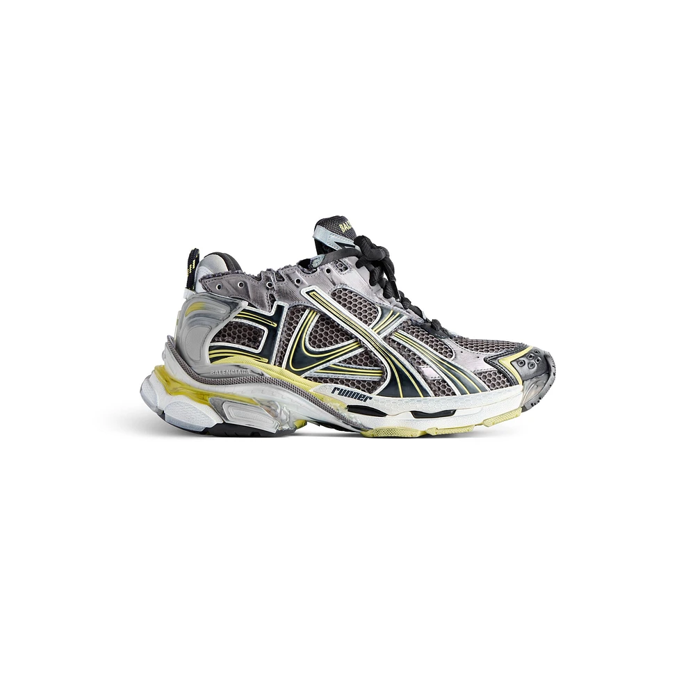 runner sneaker