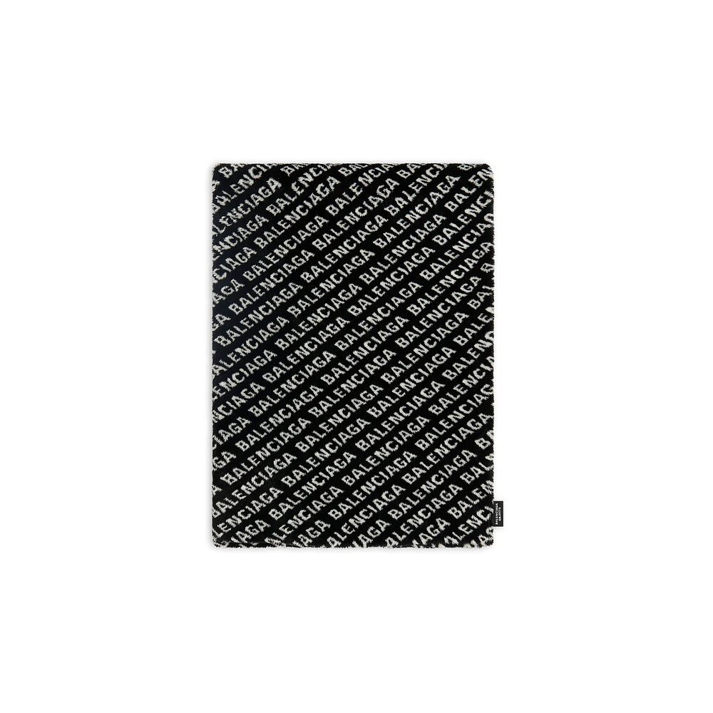 allover logo blanket