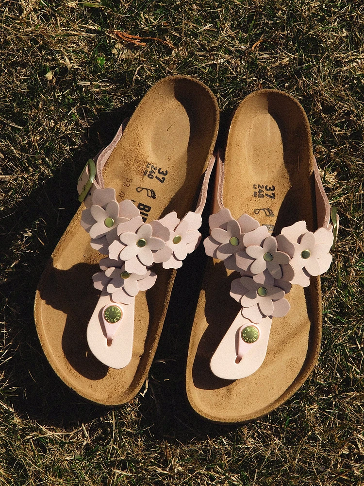 SANDALES BIRKENSTOCK GIZEH FLOWER EN CUIR POUR FEMMES - ROSE CLAIR