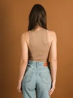 BODY À ENCOLURE DÉGAGÉE DYNAMIQUE