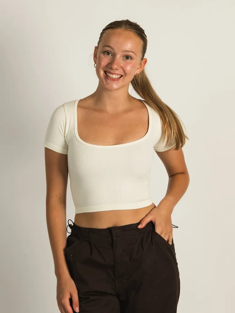 HARLOW SQUARE NECK SEAMLESS T-SHIRT - CREAM CLEARANCE