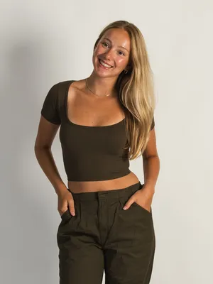 HARLOW SQUARE NECK SEAMLESS T-SHIRT - GREEN CLEARANCE