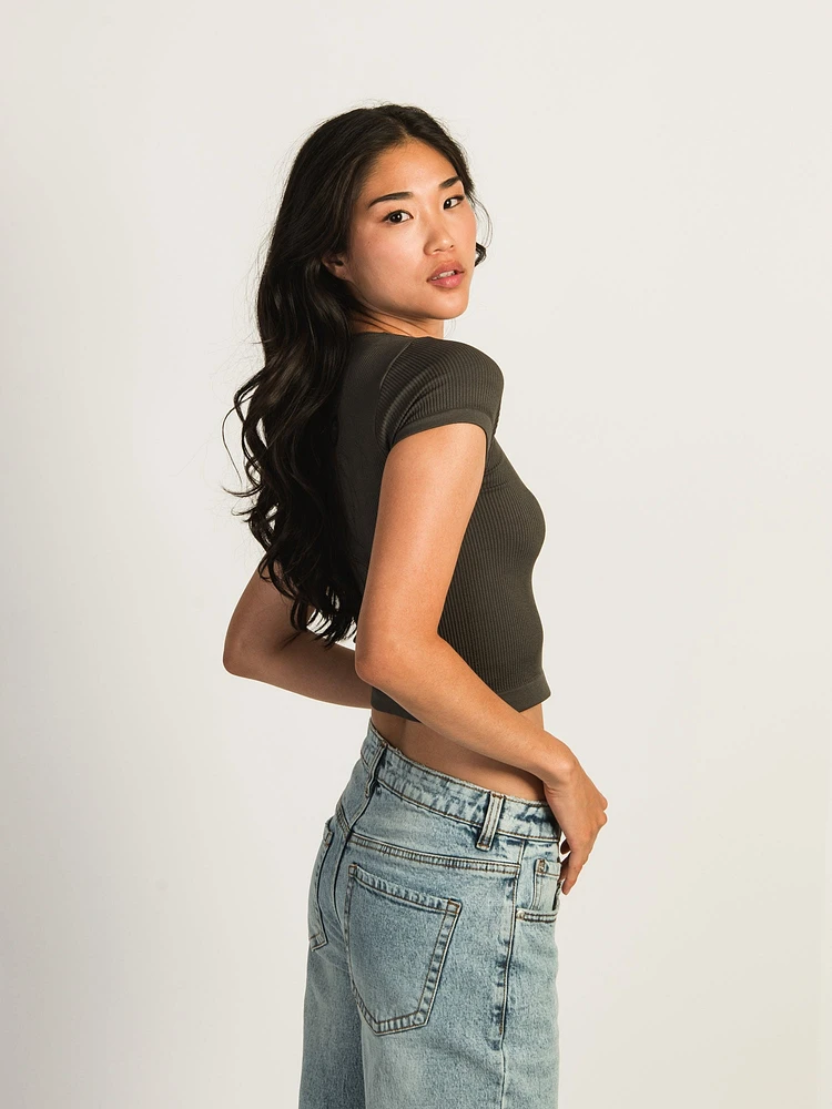 HARLOW RIBBED SEAMLESS TEE