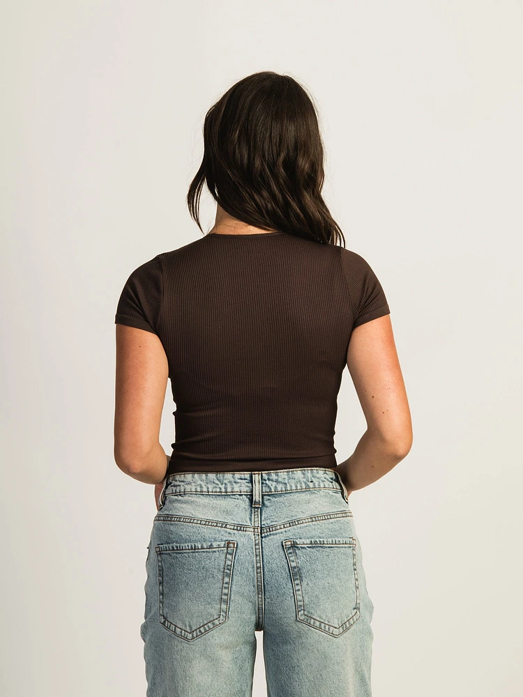 HARLOW RIBBED SEAMLESS TEE