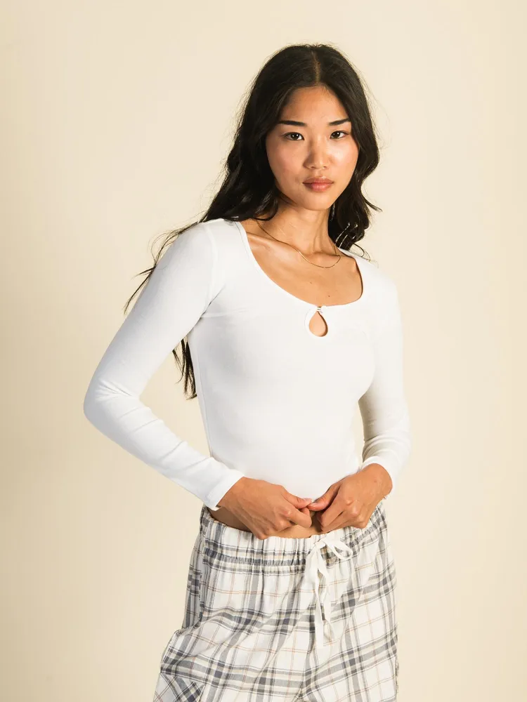 HARLOW PENNY KEYHOLE LONG SLEEVE TEE - WHITE CLEARANCE