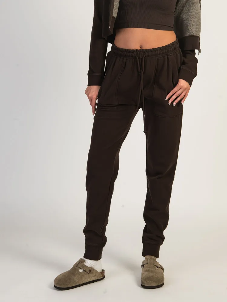 HARLOW HIGH RISE FLEECE JOGGER - CHOCOLATE CLEARANCE