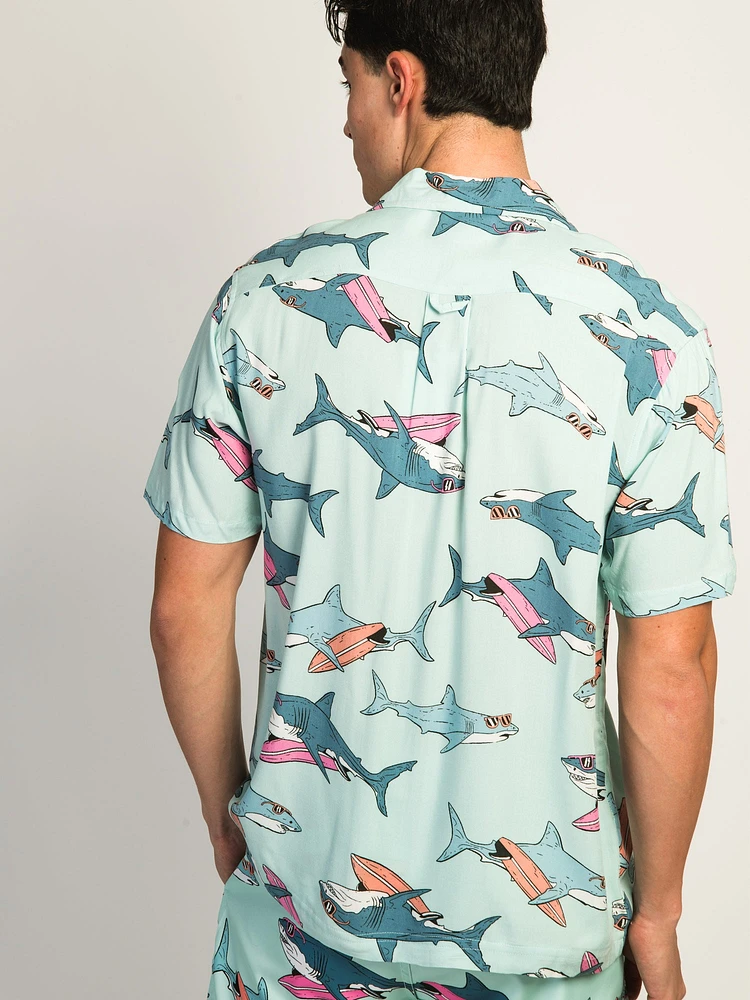 ISLAND HAZE SURFING SHARK SHORT SLEEVE WOVEN SHIRT - AQUA