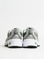 WOMENS NEW BALANCE THE 530 SNEAKER