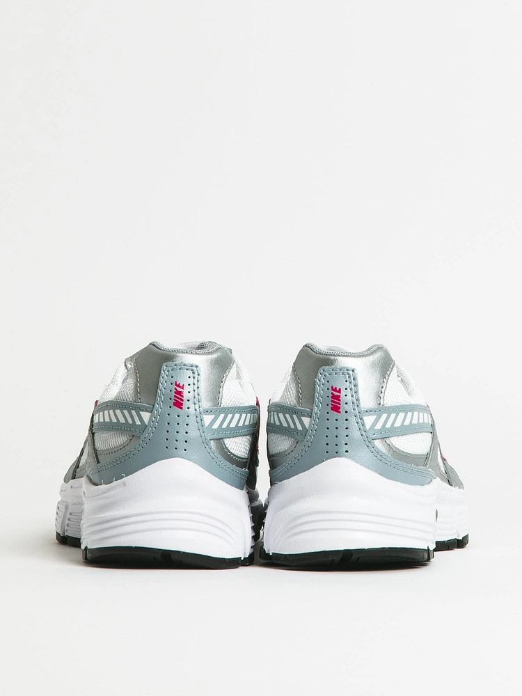 WOMENS NIKE INITIATOR - WHITE/METALLIC SILVER/CHERRY
