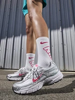 WOMENS NIKE INITIATOR - WHITE/METALLIC SILVER/CHERRY