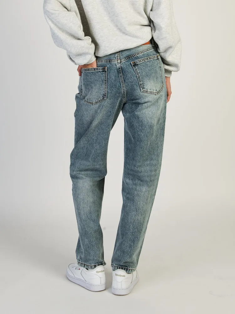 JEAN JAMBE DROITE HOLLY ASYMETRIC