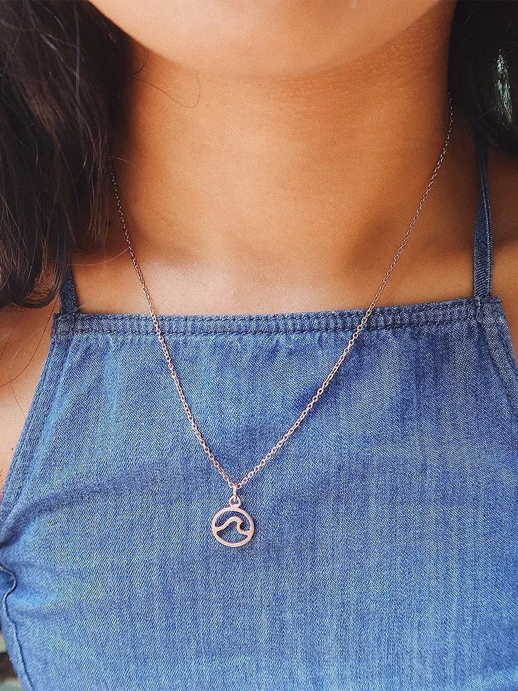 PURA VIDA WAVE NECKLACE
