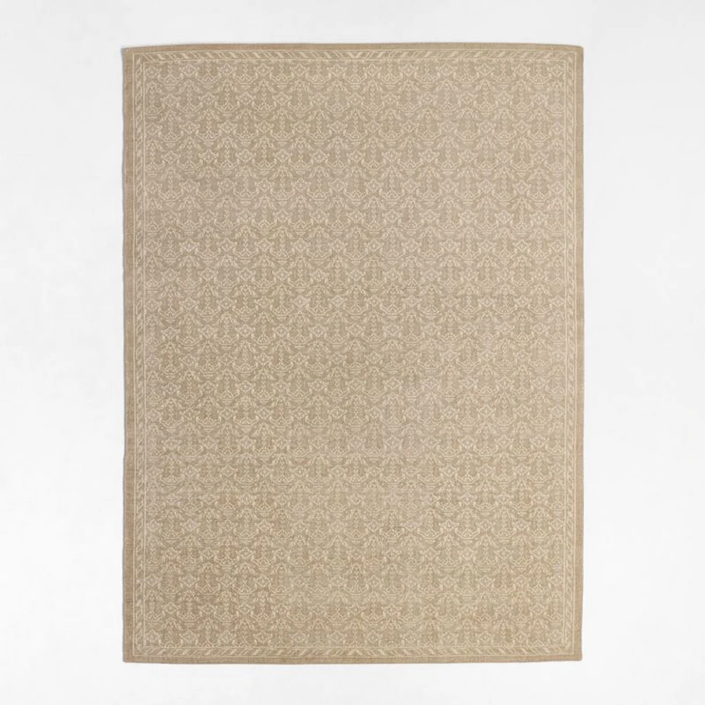 Cannes Wool Traditional Hand-Knotted Beige Area Rug 6'x9'