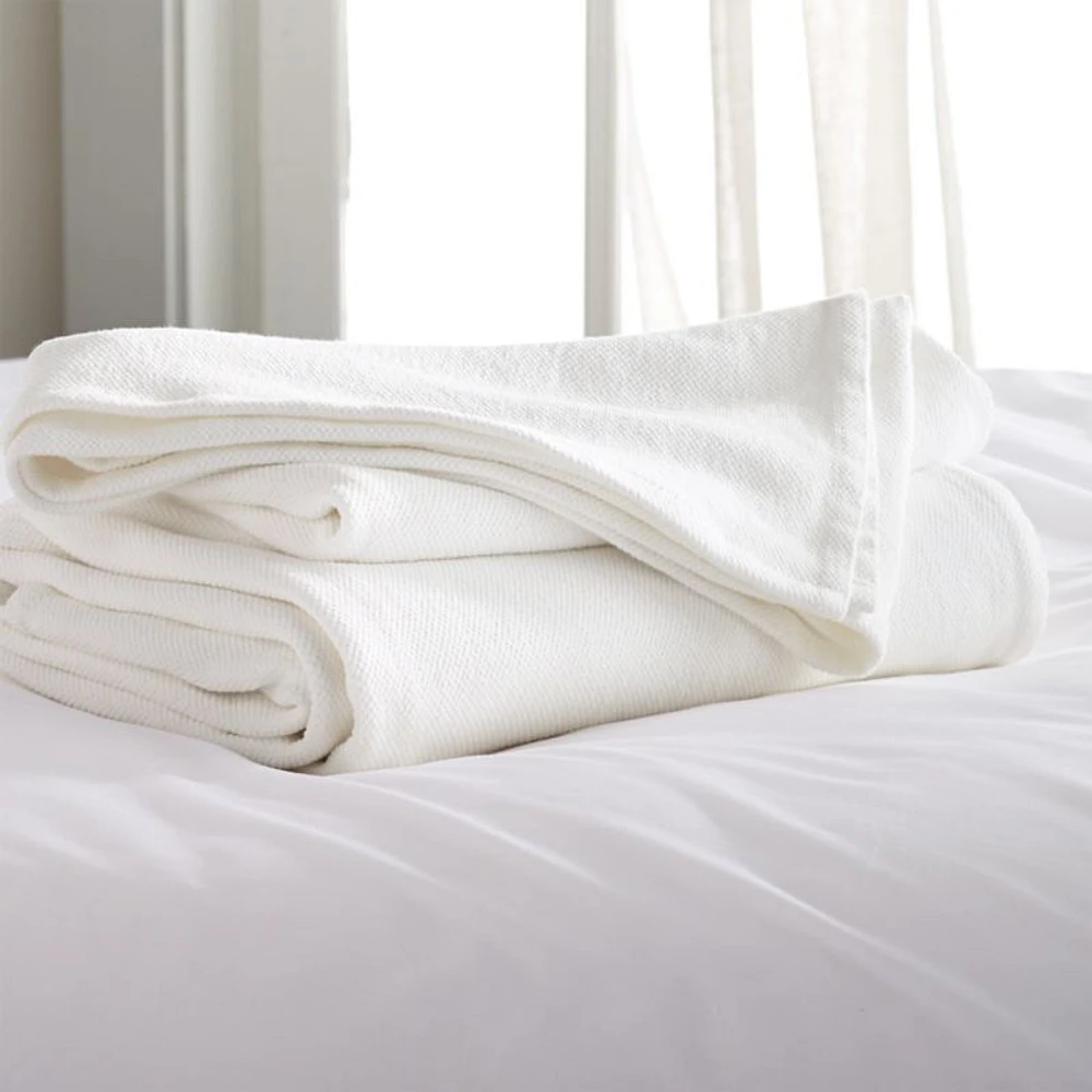 Siesta White Full/Queen Blanket