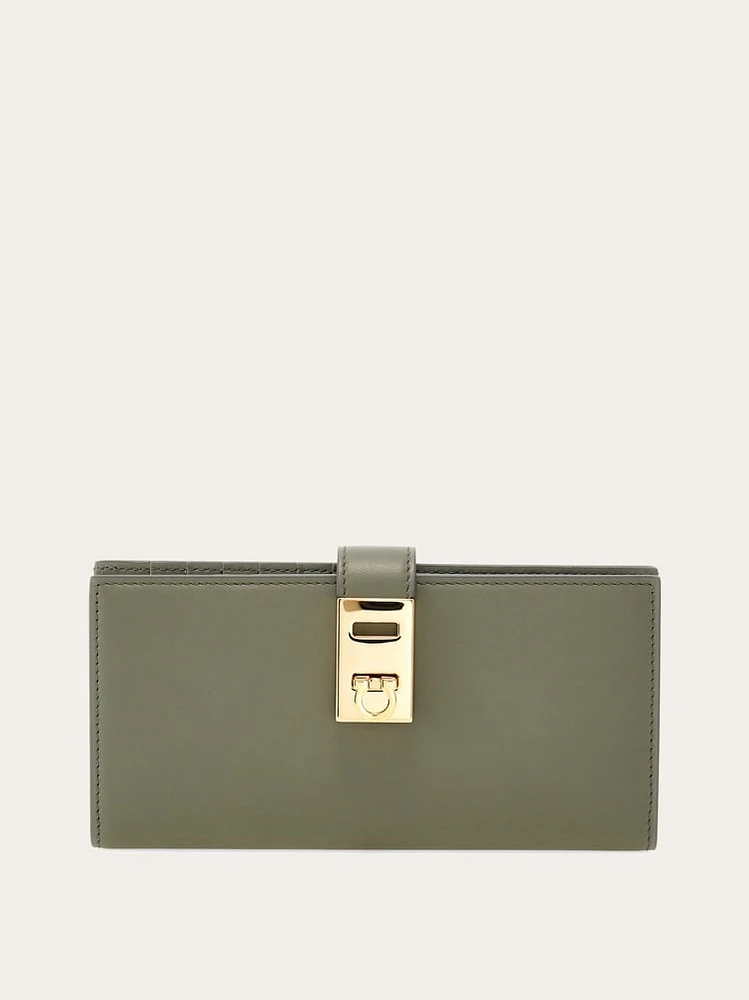 Hug continental wallet