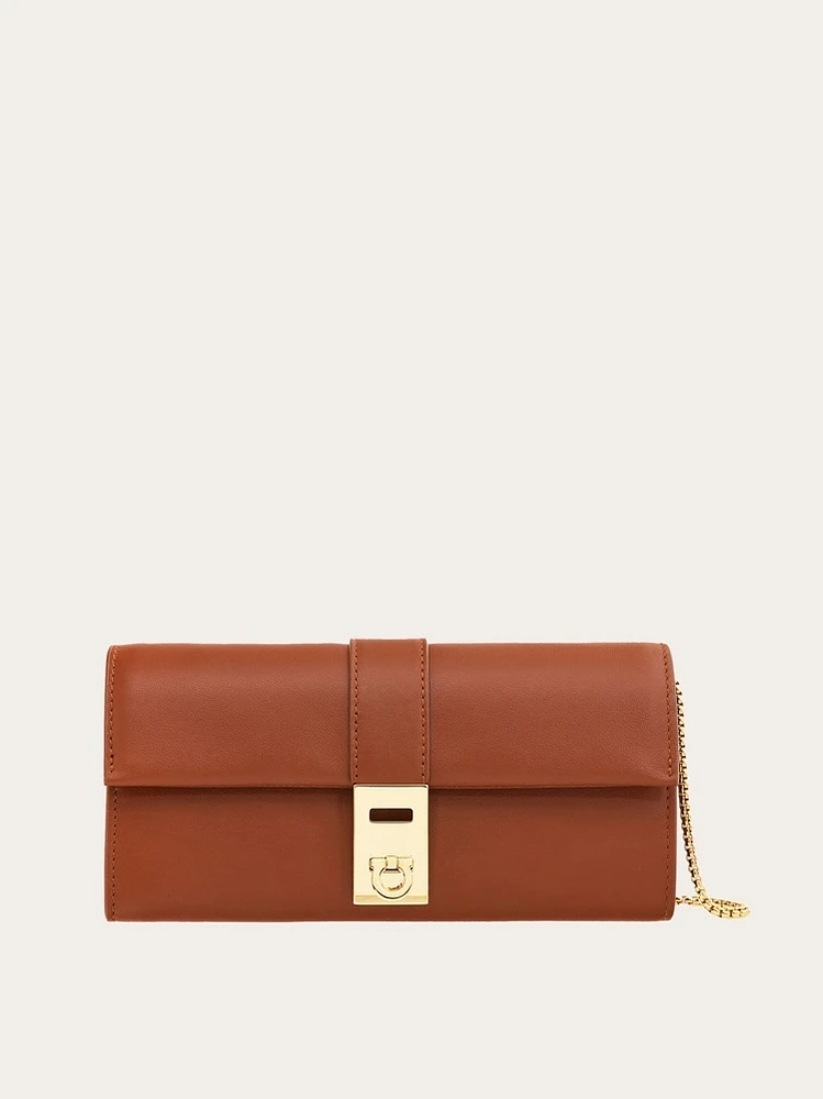 Hug wallet with chain