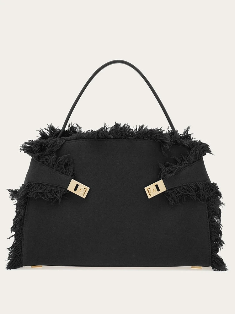 Fringed Hug Soft shoulder bag (L