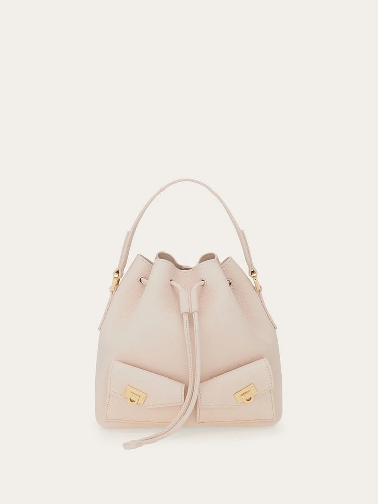 Multipocket bucket bag