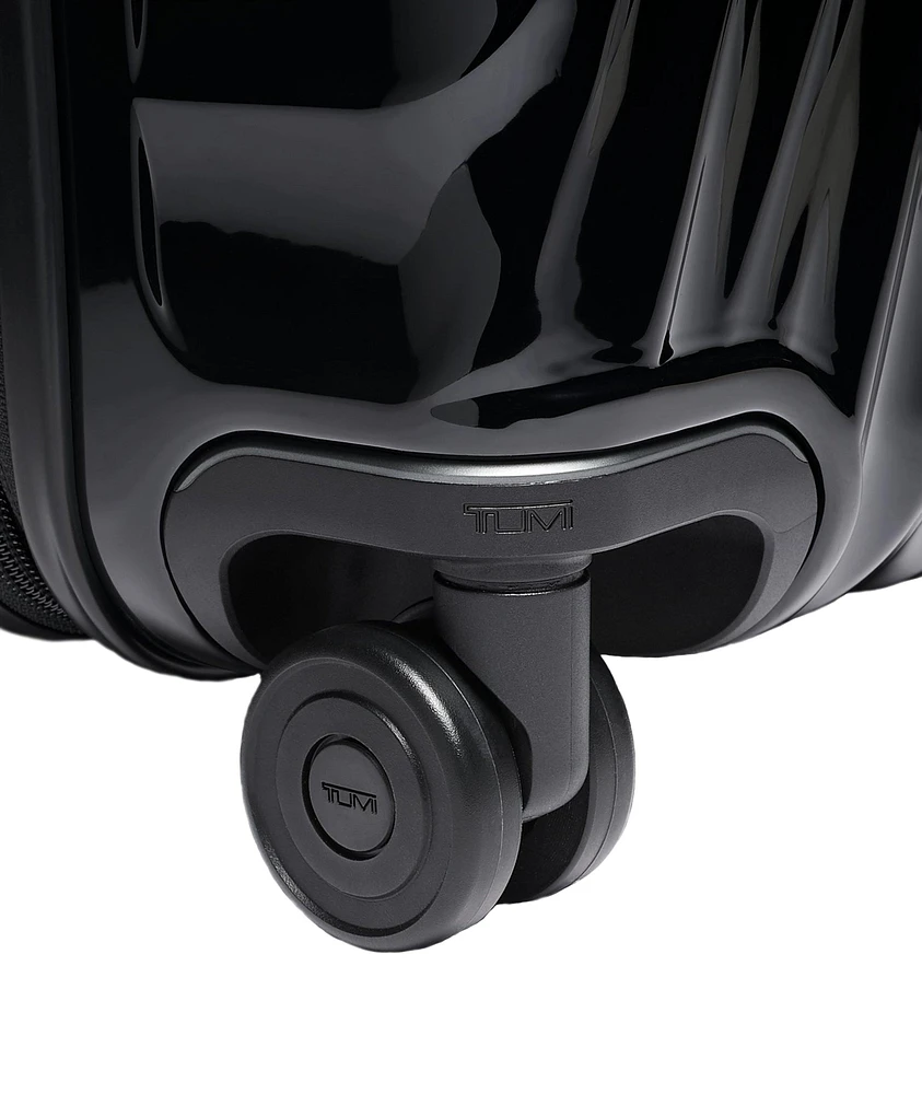 Short Trip Expandable 4-Wheel Packing Case