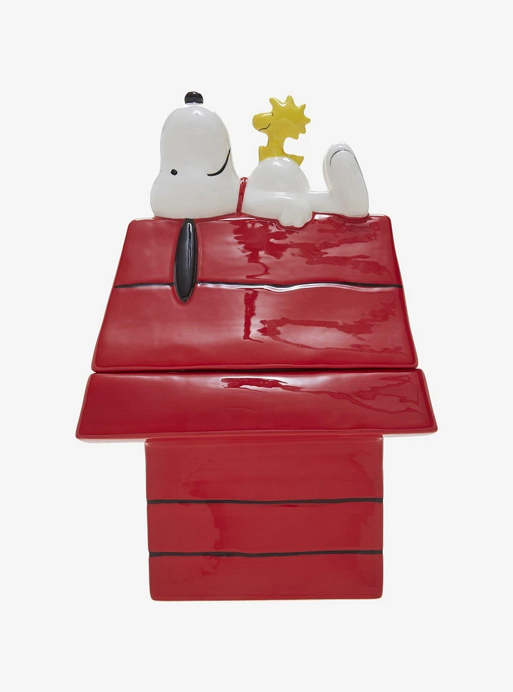 Peanuts Snoopy Doghouse Figural Cookie Jar