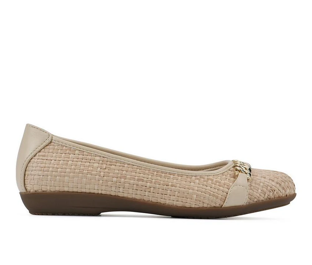 Women's Cliffs by White Mountain Charmed Flats