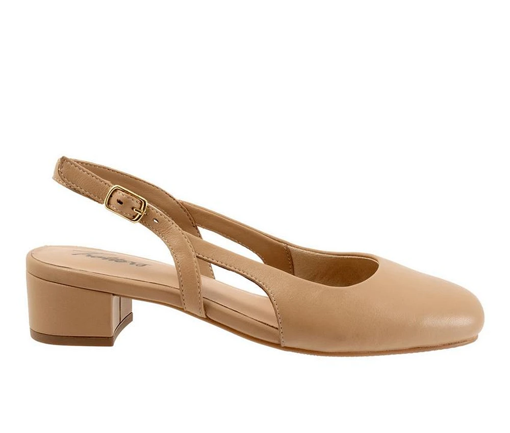 Women's Trotters Dottie Pumps