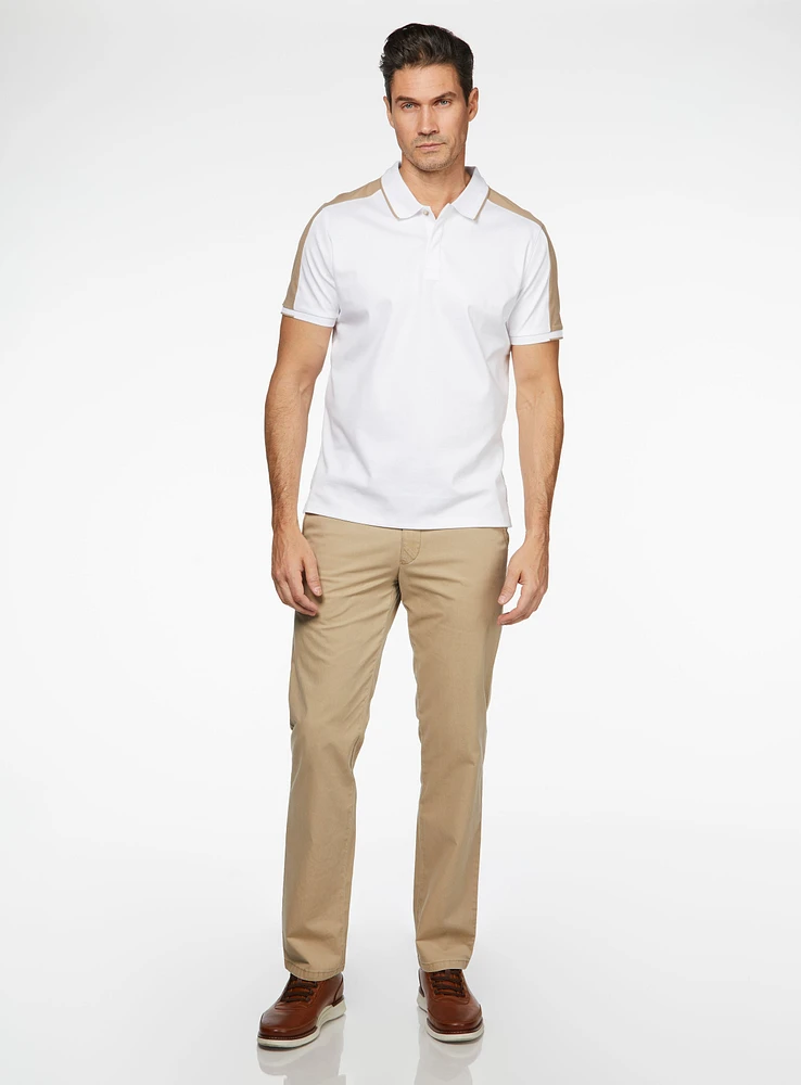 Chino beige à détails contrastants