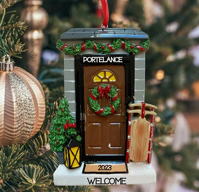 Elegant Brown Door Ornament