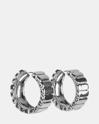 HUGGIE EARRING SILVER