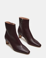 DELVIE BROWN LEATHER
