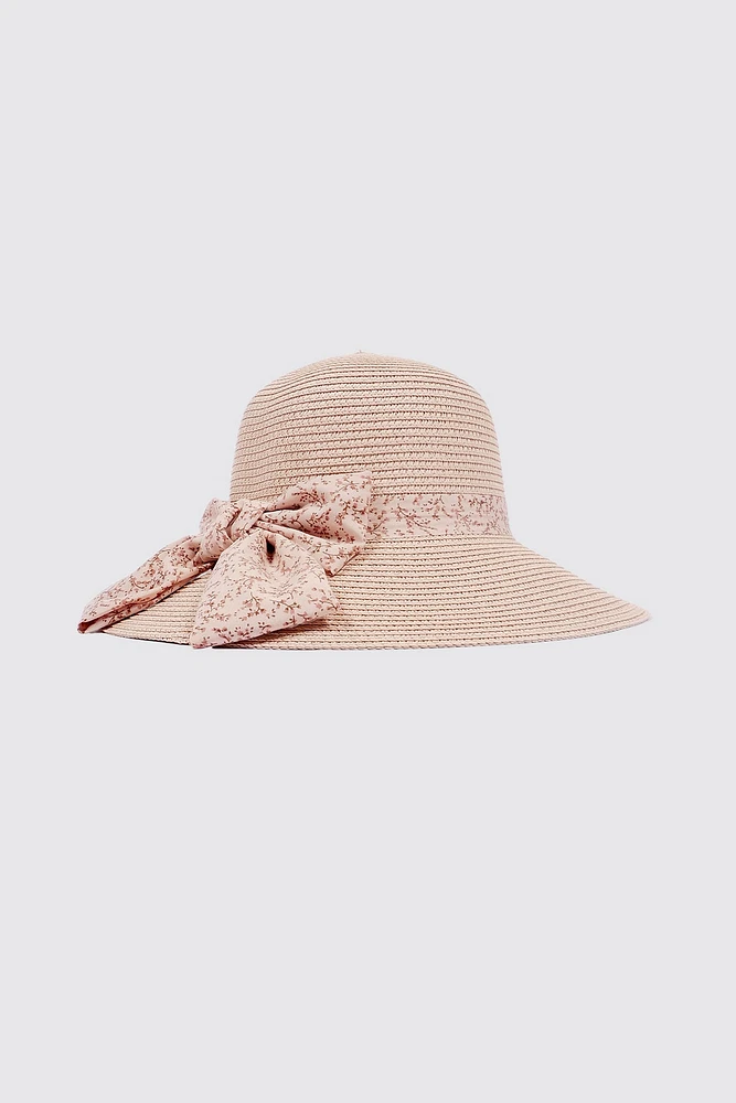 Wide brim straw hat