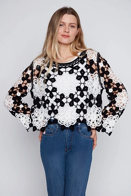 Le haut crocheté fleuri