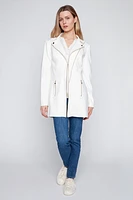Le blazer long en similicuir avec bordure zippée
